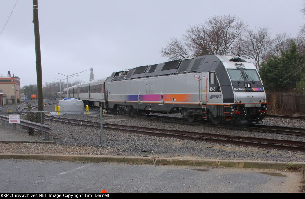 NJT 4546 heads north.